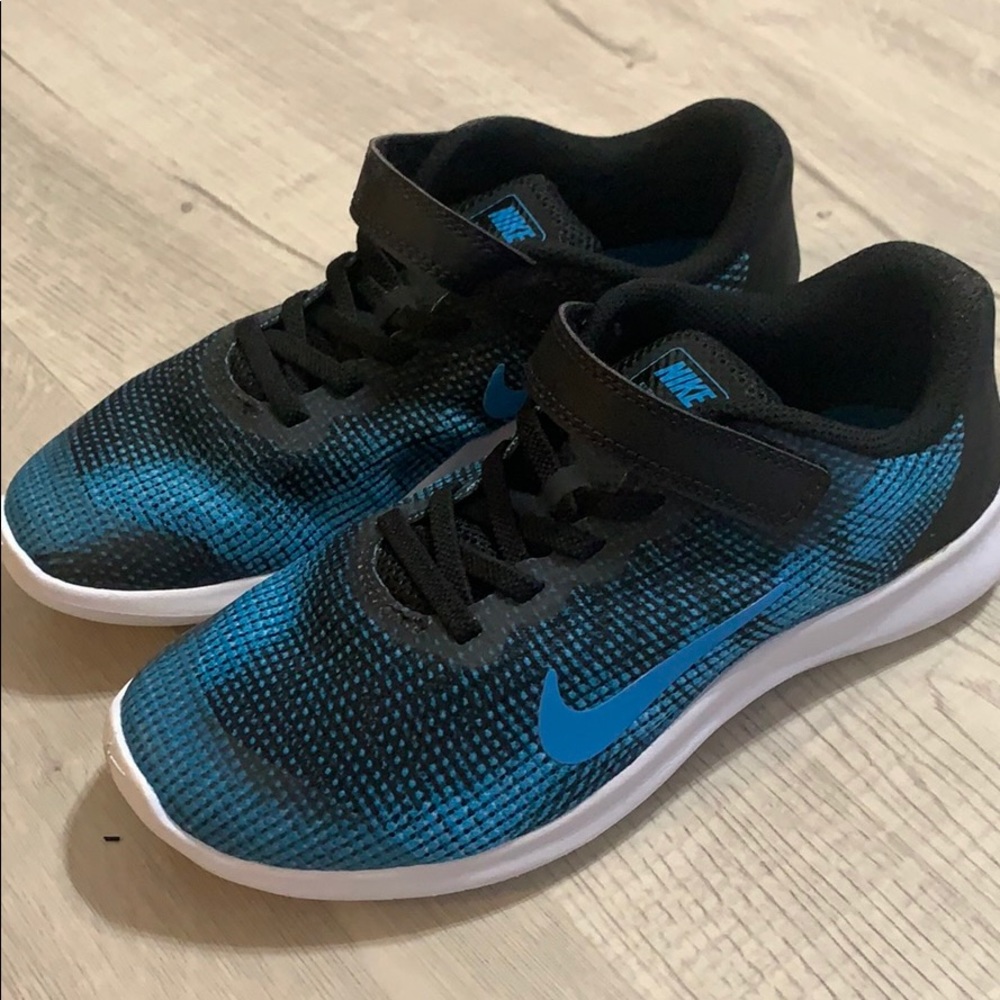 Nike big boy shoes size 3Y